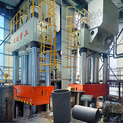 石墨坩埚生产设备_2000吨三梁四柱液压机