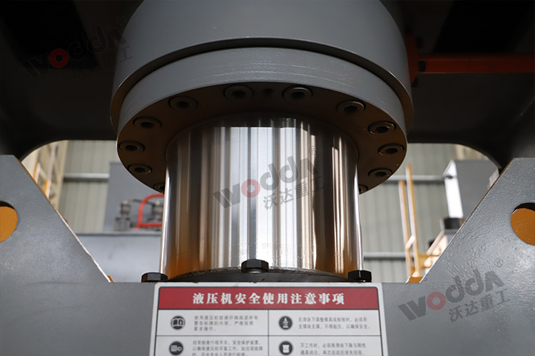 315吨框架式液压机（活塞）