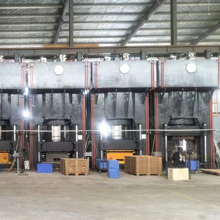 1800吨框架式液压机客户生产现场