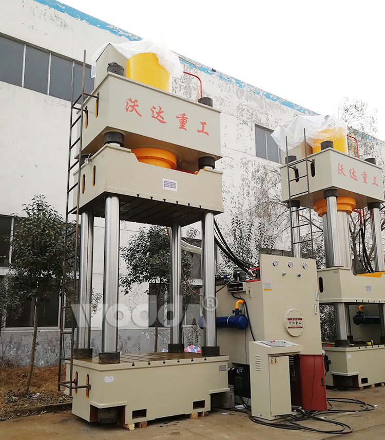 1500吨三梁四柱液压机 1500吨三梁四柱液压机