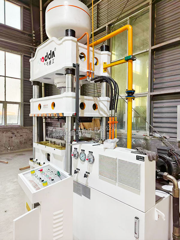 315吨四柱液压机现场